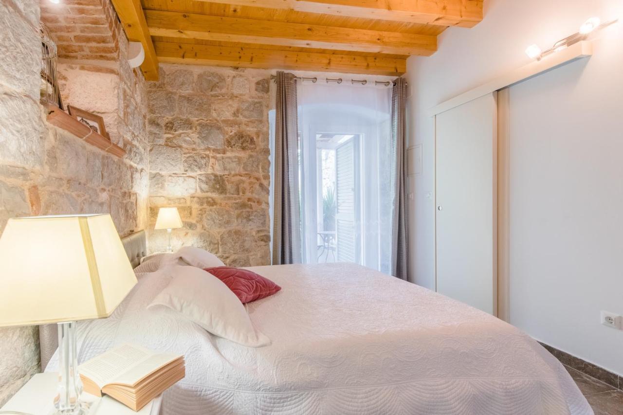 Jes Old Town Luxury Rooms Split Exterior photo