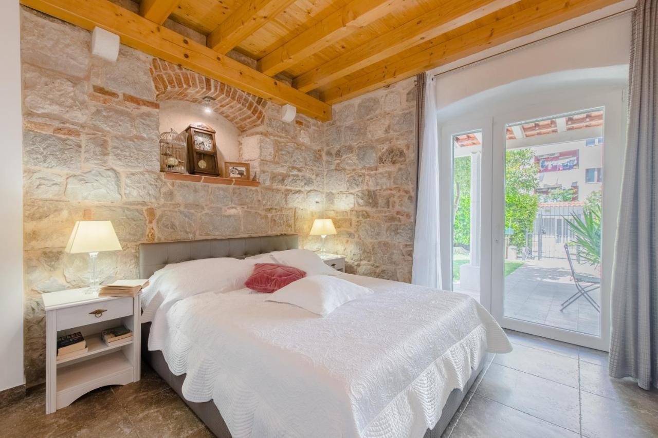 Jes Old Town Luxury Rooms Split Exterior photo