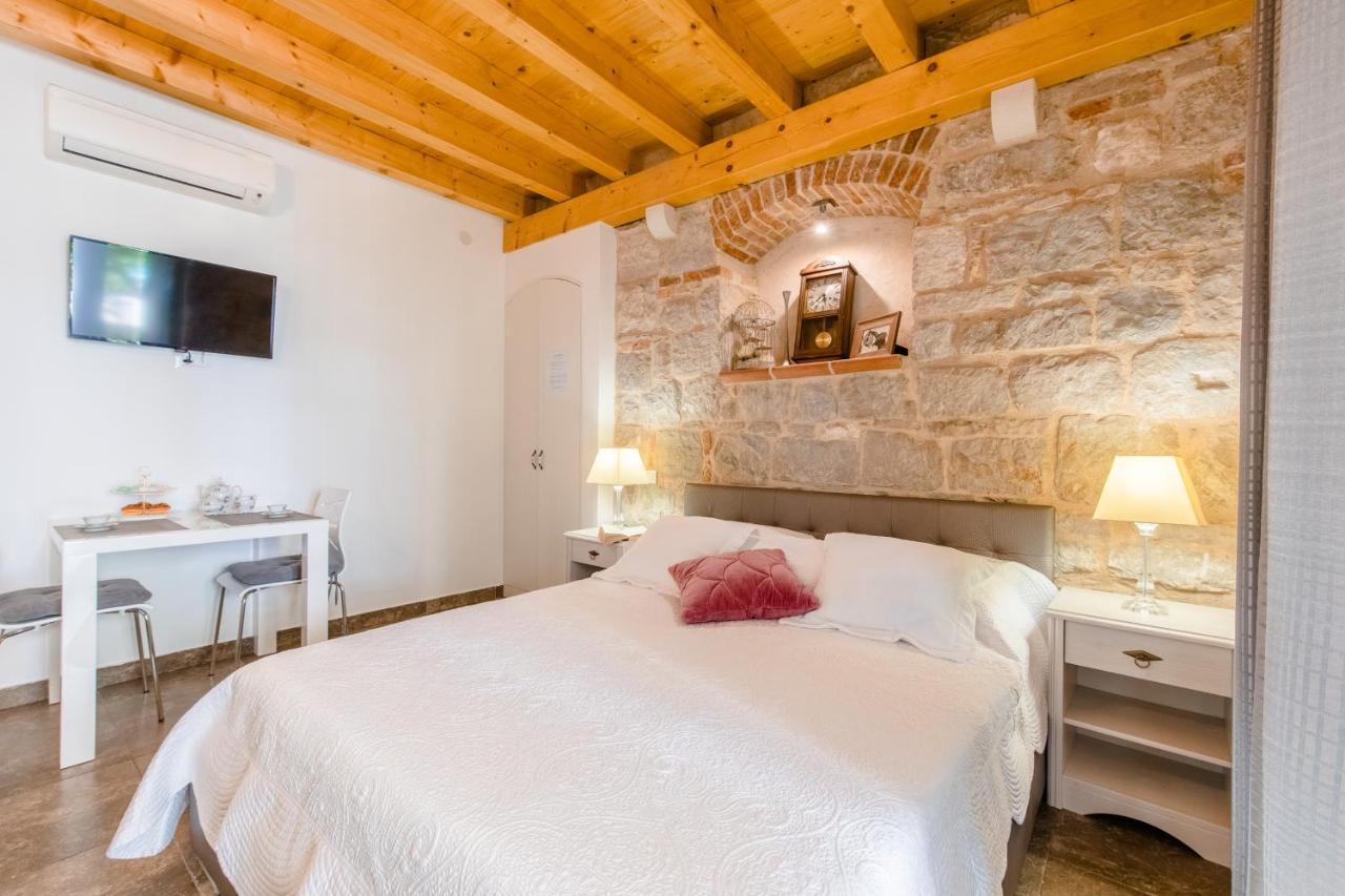 Jes Old Town Luxury Rooms Split Exterior photo
